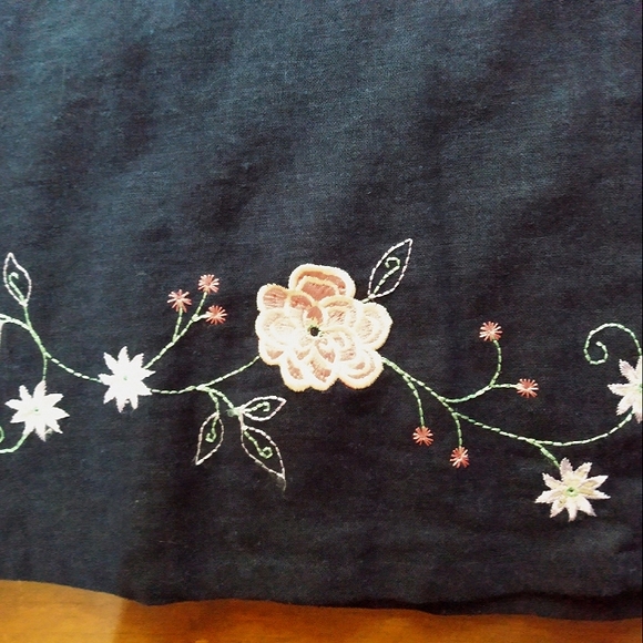 NWOT Sag Harbor Linen Shirt with Floral Embroidery Detail Short Sleeves - Picture 5 of 6